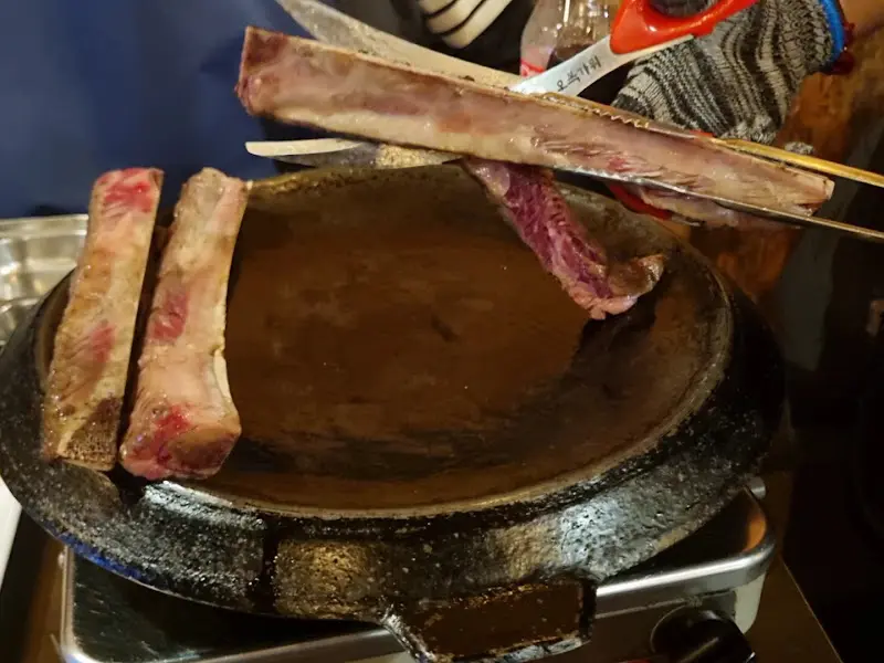 불판 위의 우대갈비