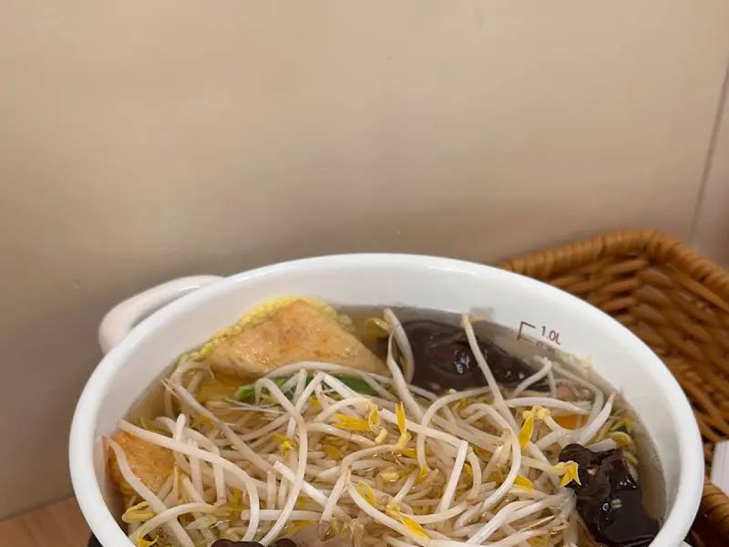 샤브샤브 재료가 끓고 있는 모습