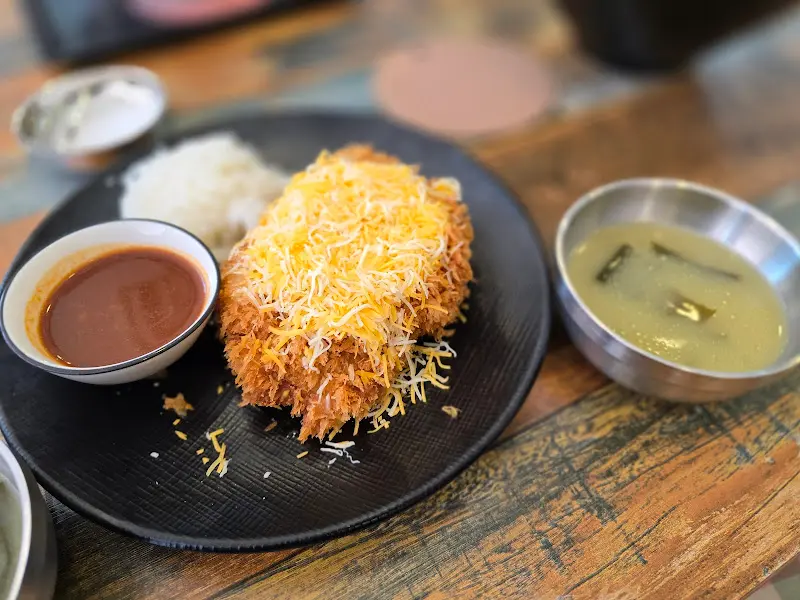 눈꽃치즈 돈까스의 환상적인 비주얼