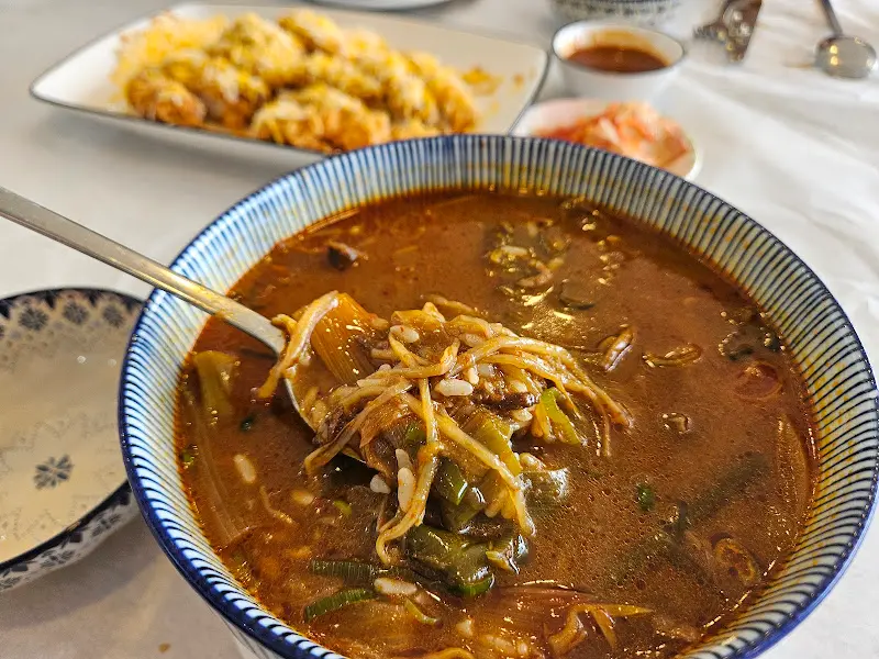 육개장과 돈까스의 조화