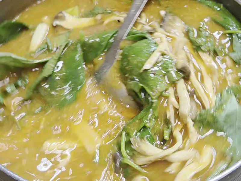 바삭하게 튀겨진 민물새우튀김