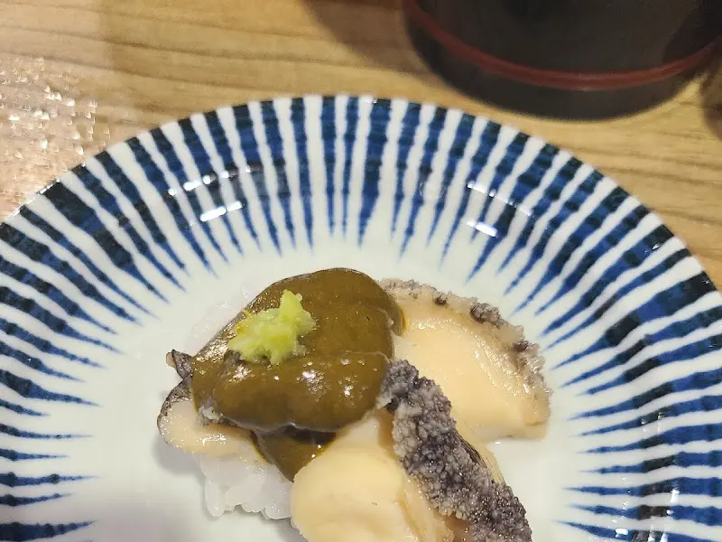 전복 게우 소스 초밥