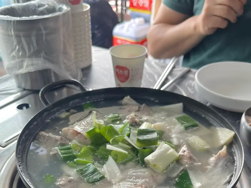 대구지리탕과 함께 차려진 밑반찬