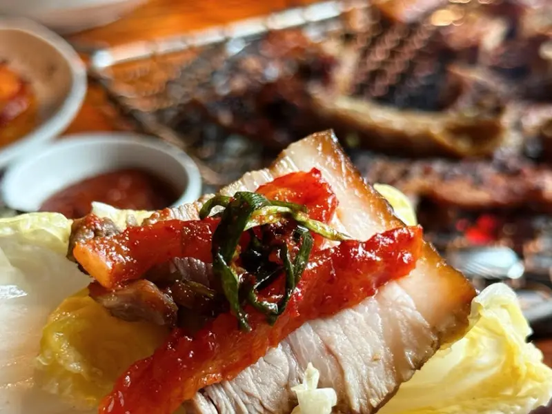 보쌈을 배추에 싸서