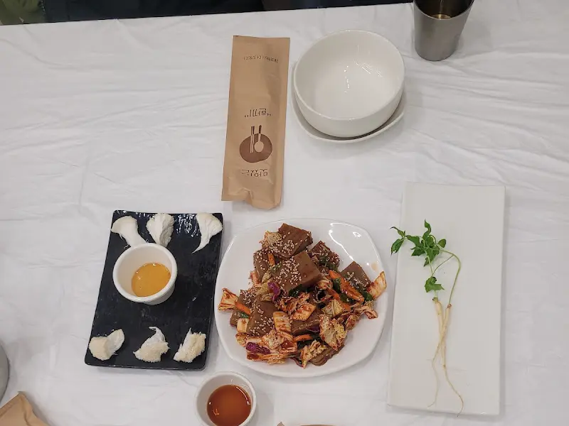 모루엉덩이버섯과 아카시아 꽃 장아찌