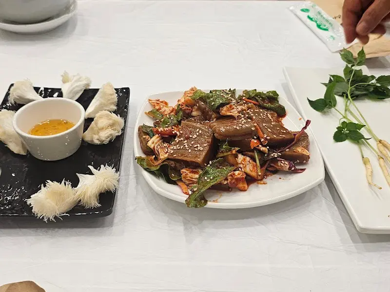 모루엉덩이버섯과 산야초