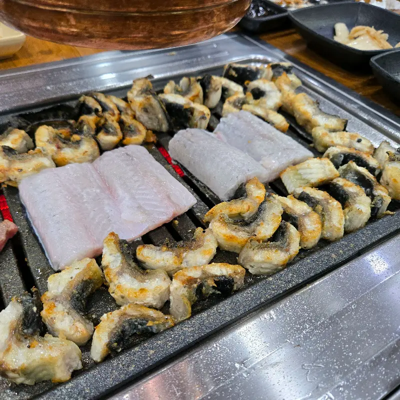 노릇노릇하게 구워진 장어