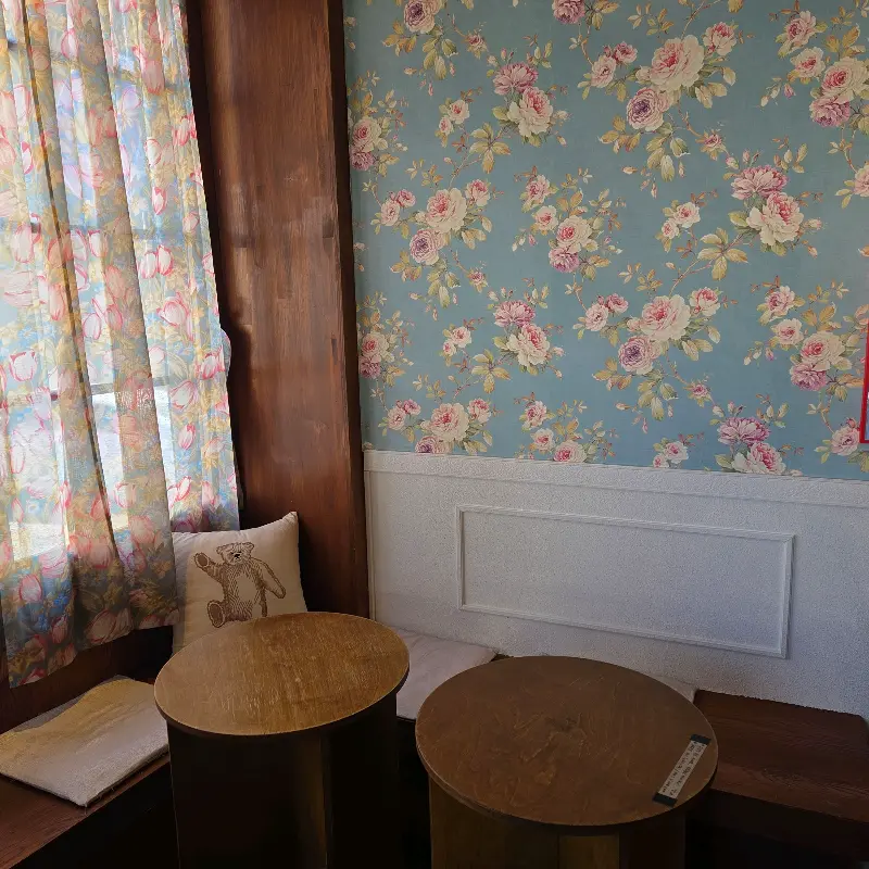 아늑한 카페 내부