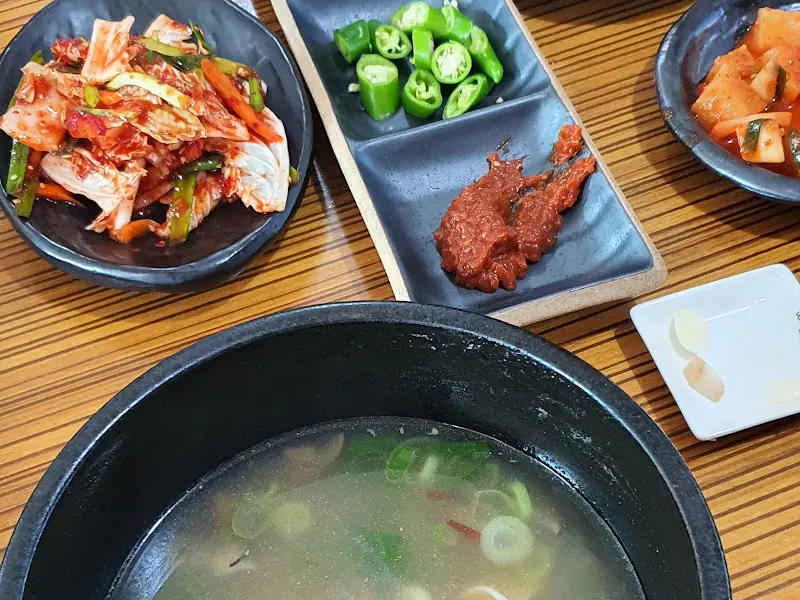 다양한 종류의 반찬들