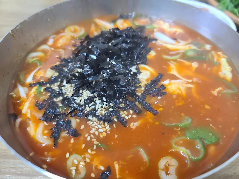 얼큰 칼국수