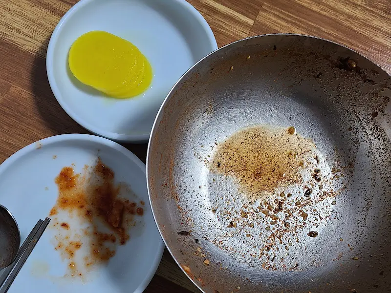 칼국수를 다 먹은 모습