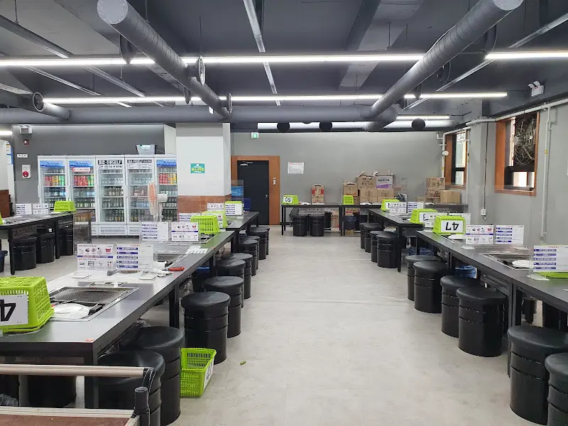 넓은 매장 내부