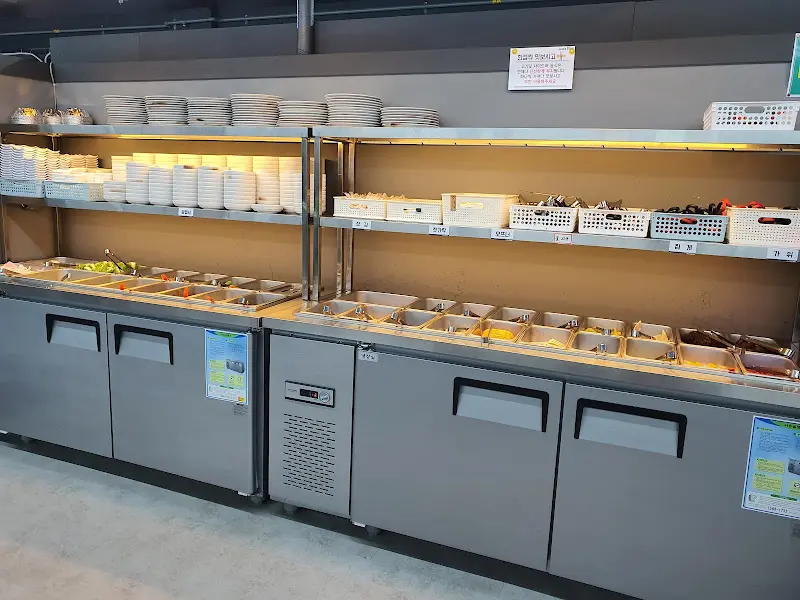 다양한 샐러드바 메뉴