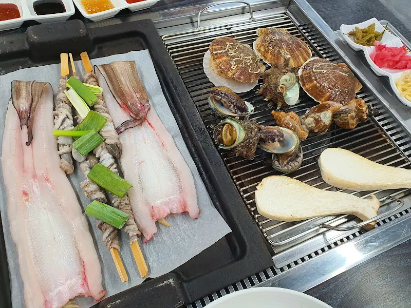 장어와 조개 모듬