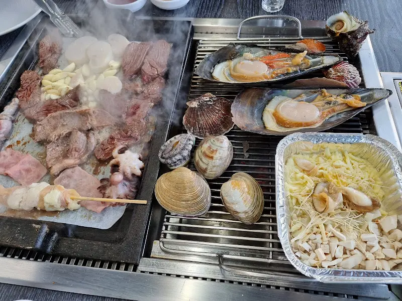 고기와 해산물 구이