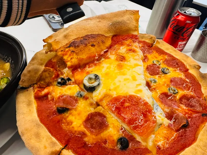 화덕에서 갓 구운 불고기 피자