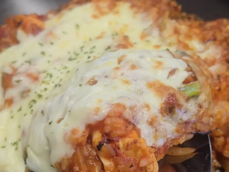 치즈가 듬뿍 올려진 필라프