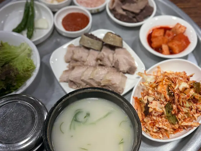 8번식당 정식 한상차림