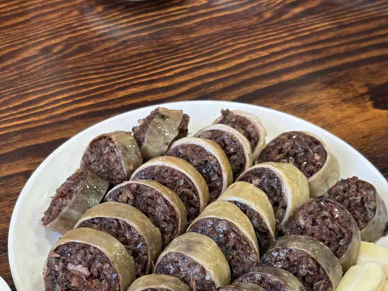 윤기가 흐르는 막창 순대