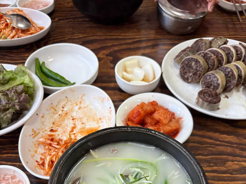 8번식당 외부 전경