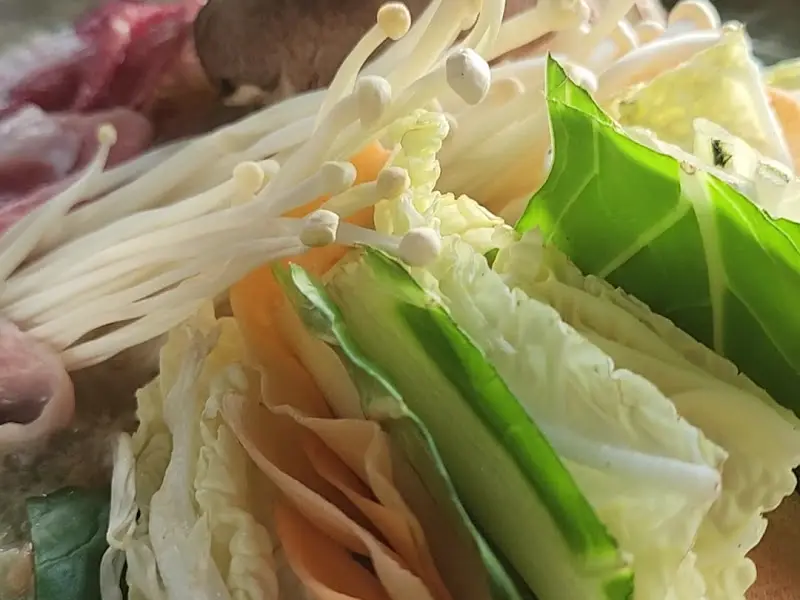 샤브샤브에 들어간 신선한 채소들