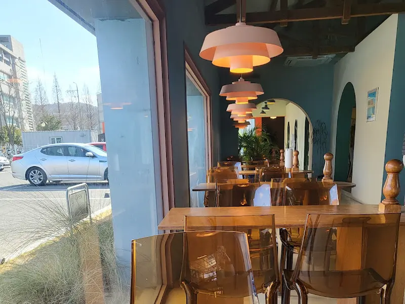 카페 내부 테이블