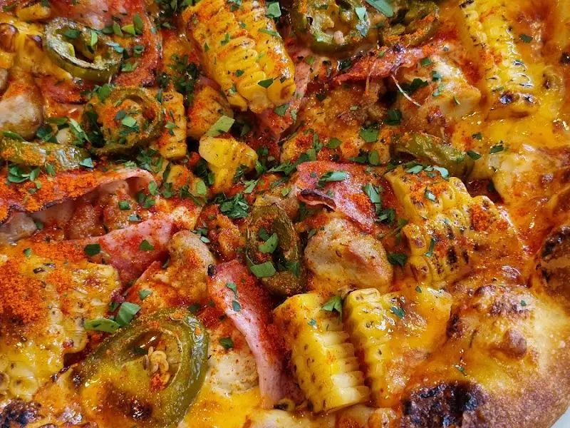 토핑이 가득한 피자