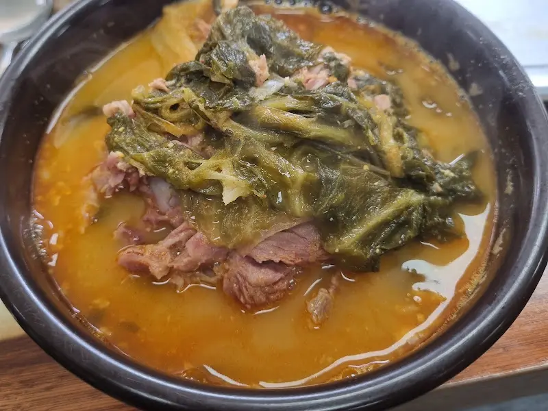 푸짐한 뼈와 우거지