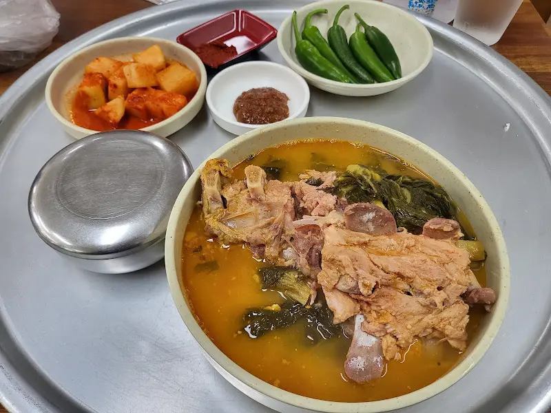 뼈해장국 한 상