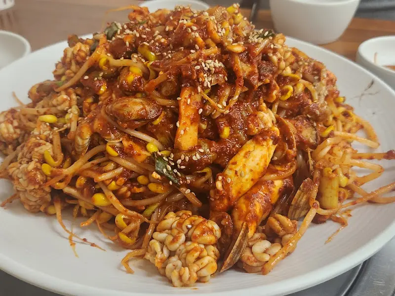 푸짐하게 담긴 알찜