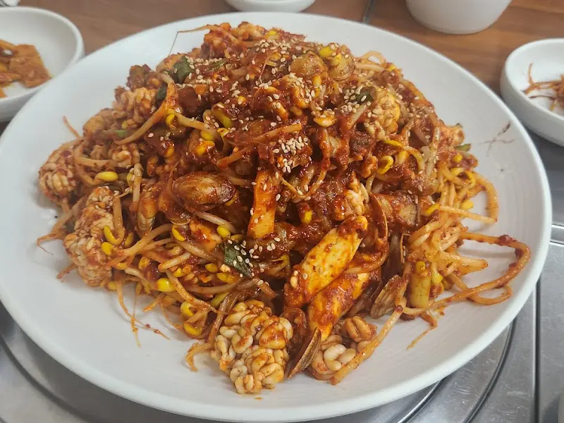 다 비워진 알찜 접시