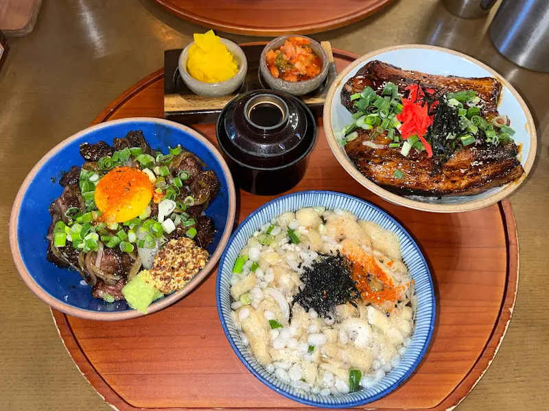 만코구의 다양한 덮밥 메뉴