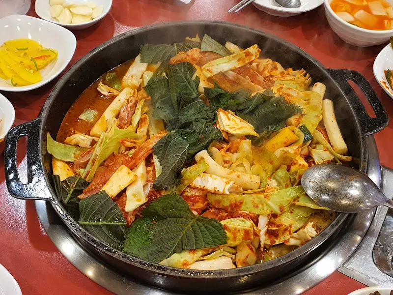 푸짐한 닭갈비