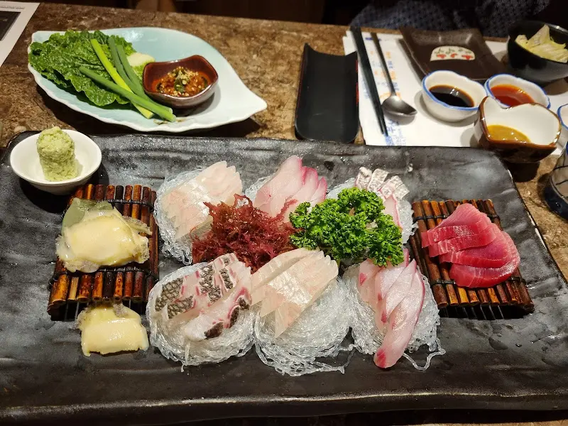 다채로운 모듬회 한 상