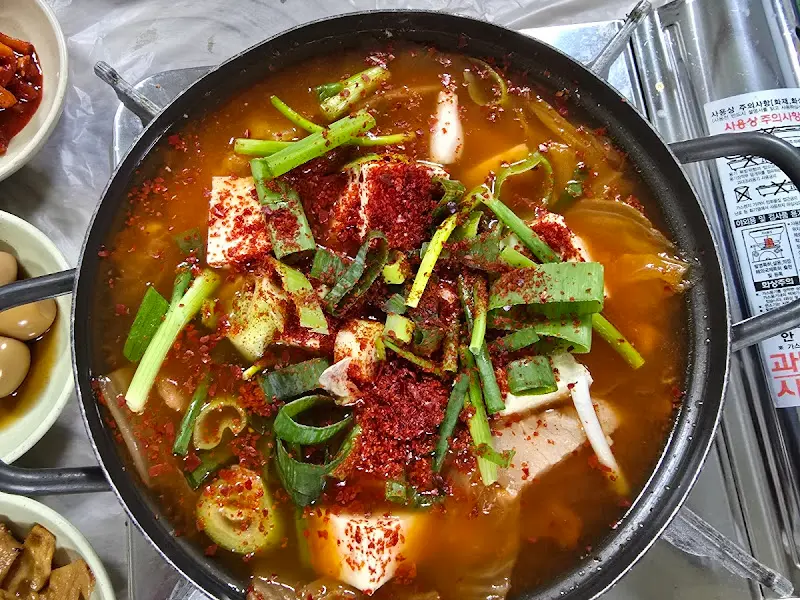 얼큰한 김치찌개