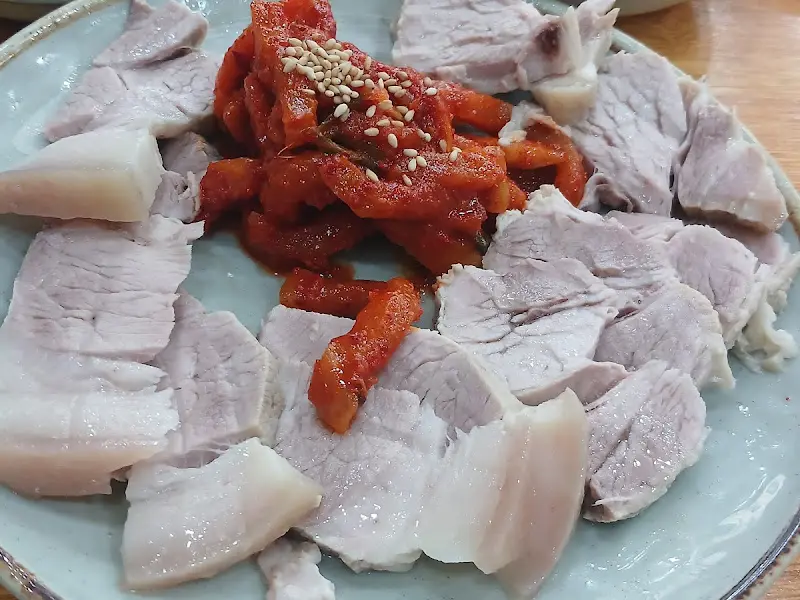 윤기가 흐르는 보쌈 수육