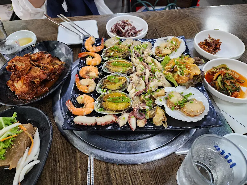 해산물 모듬 한 상 차림