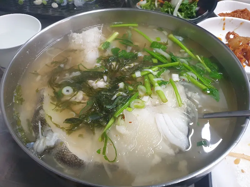 해안횟집 내부 모습