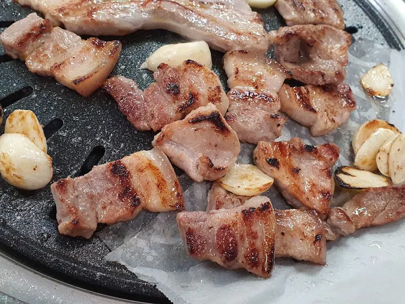 노릇하게 구워진 삼겹살