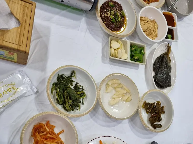 정갈하게 차려진 밑반찬