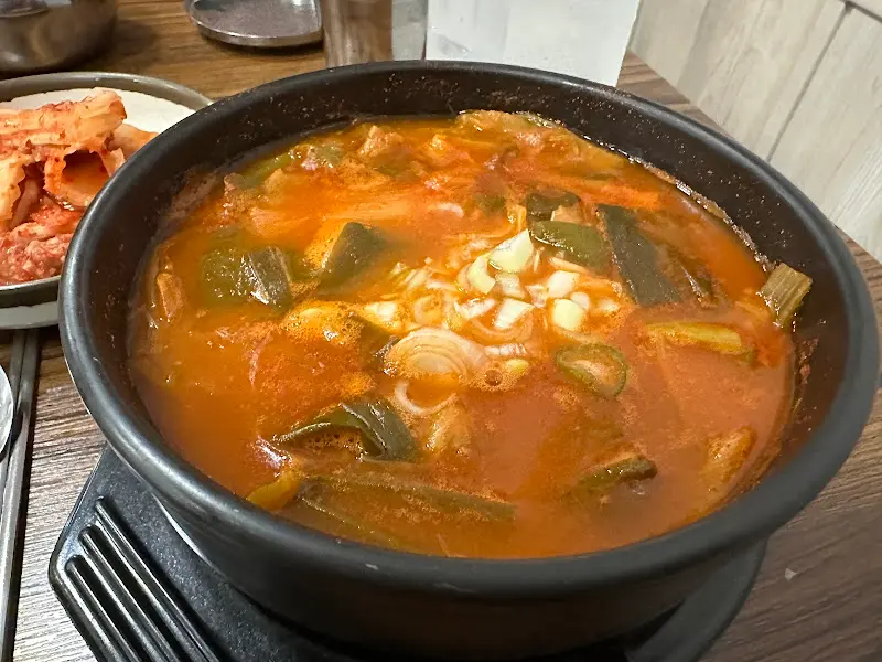 뚝배기에 담겨 나오는 육개장