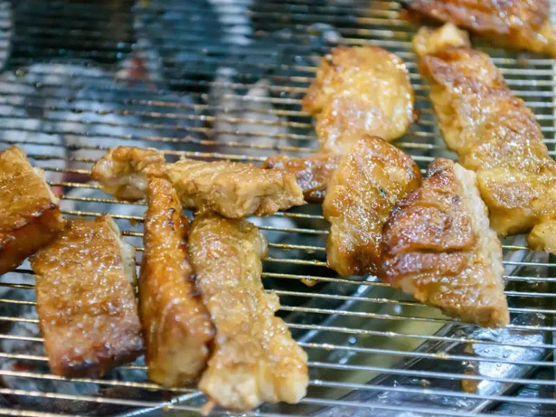 숯불에 구워지는 갈비