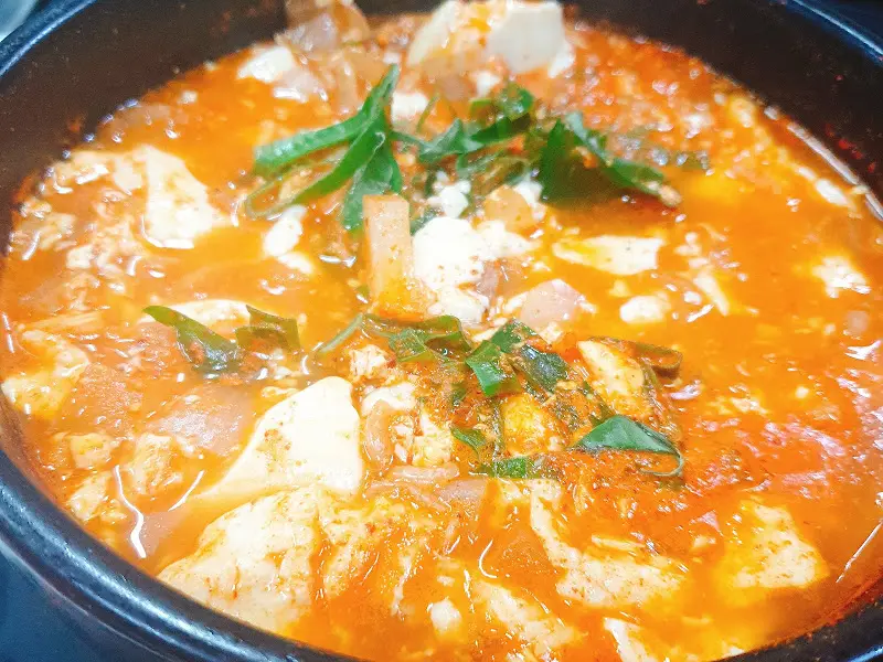 얼큰하고 시원한 순두부 찌개