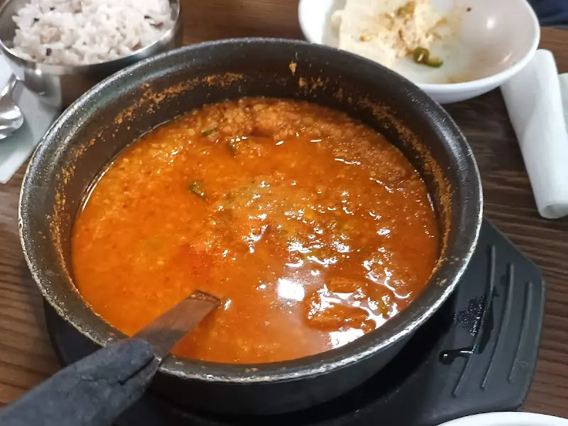 뚝배기 안의 비지장