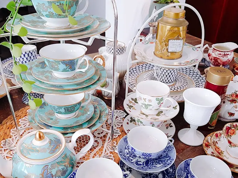 다양한 찻잔 세트