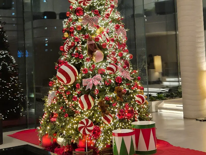 화려한 크리스마스 트리