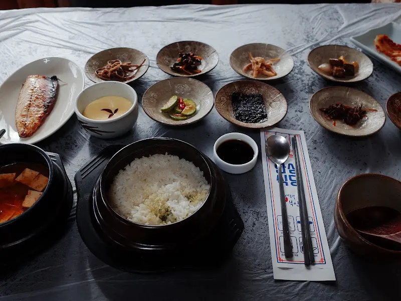 한 상 가득 차려진 정식 상차림