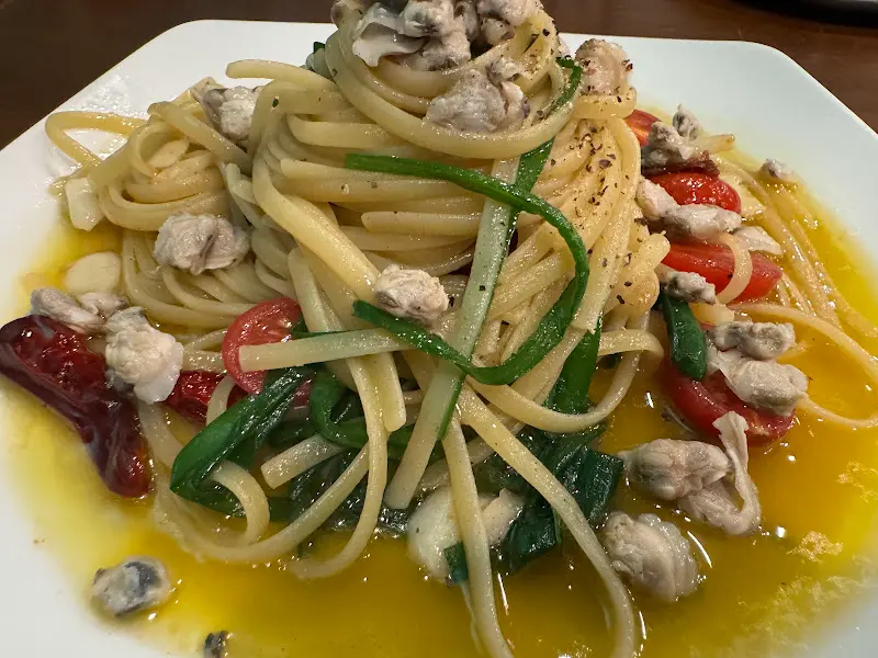 싱싱한 재첩이 듬뿍 올라간 봉골레 파스타