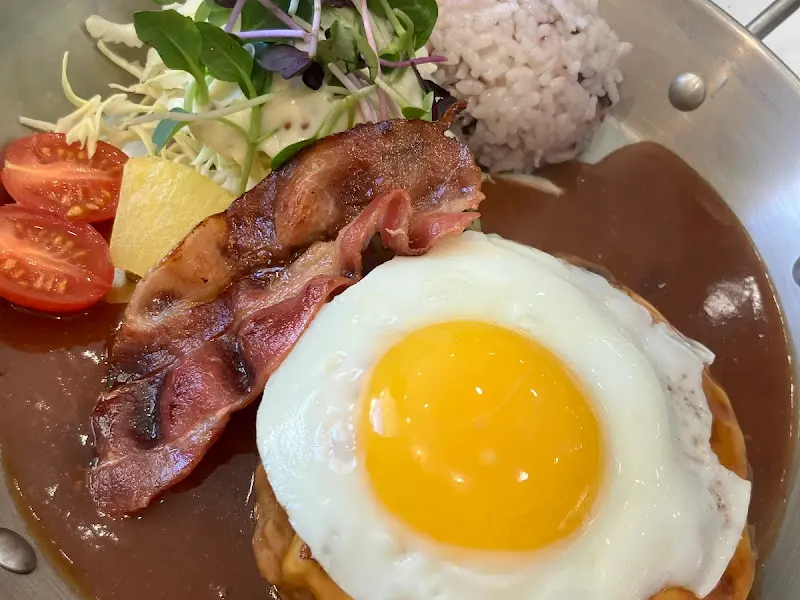 함박 스테이크 정식의 모습