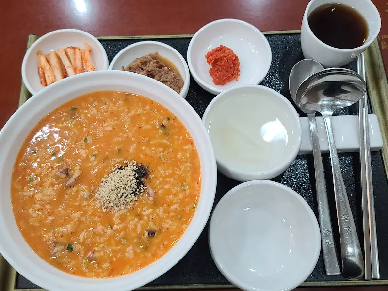낙지김치죽 한 상 차림